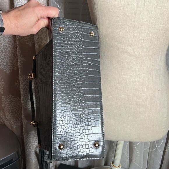 NWOT Bebe Los Angeles Grey Reptile Embossed Shoulder Bag - Picture 7 of 14